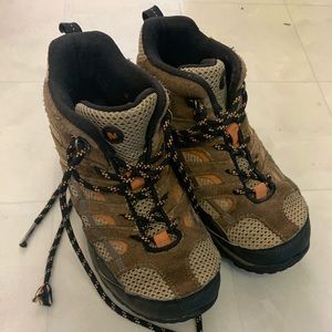 Merrill kids hiking boots shoes. kids size 2.